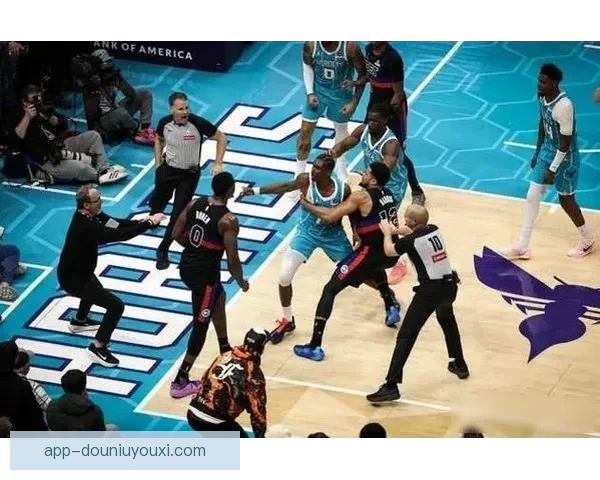 底特律活塞大胜印第安纳步行者43分 全队表现火力全开