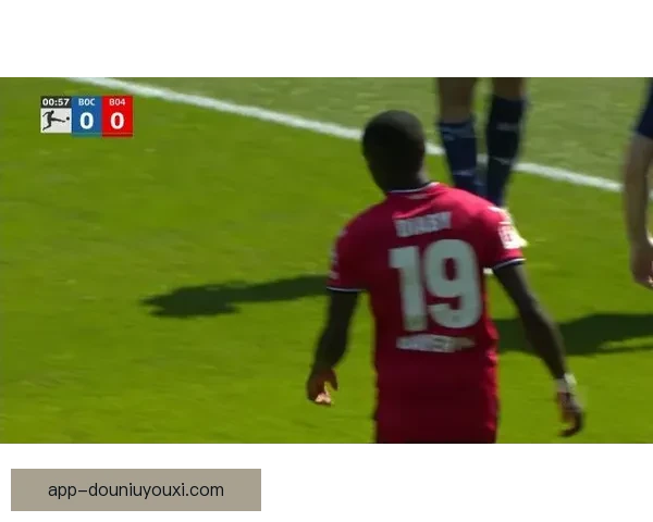 洛特体育与波鸿业余队鏖战平局呈现精彩比赛瞬间 洛特体育与波鸿业余队鏖战平局呈现精彩比赛瞬间